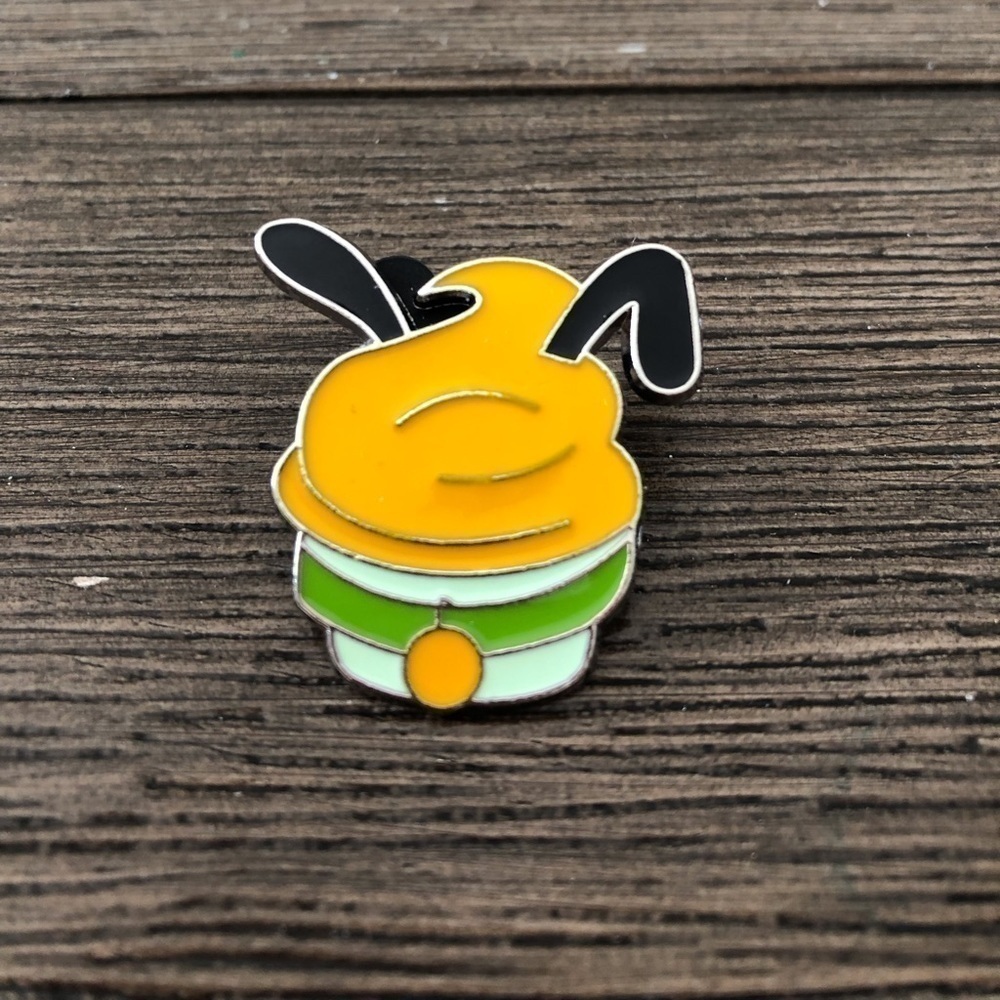 Disney Official Trading Pin: Pluto Cupcake